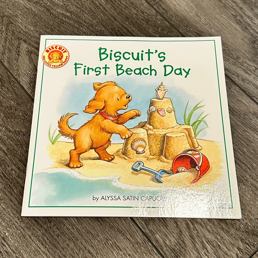 Biscuitās First Beach Day Childrenās Book - Picture 1 of 1